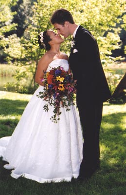 Bride and Groom kss